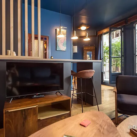 Mana- Art Ducal Avec Terrasse Sur L'arriere De La Place Ducale Parking Inclus Apartment Charleville-Mézières