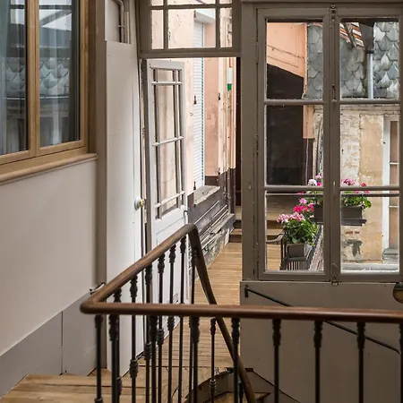 Mana- Art Deco Avec Terrasse - Place Ducale- Parking Inclus شقة *